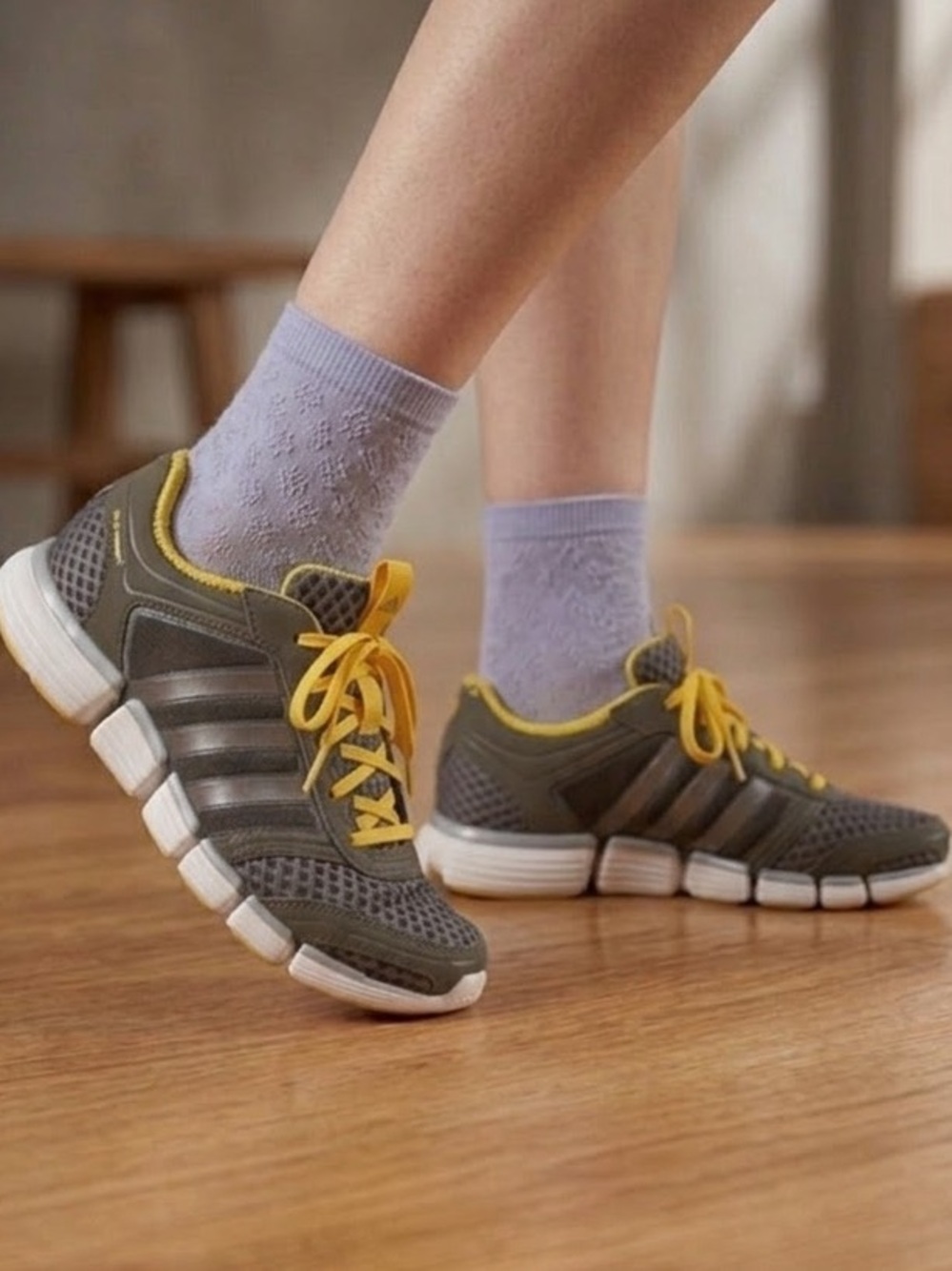 Adidas Oscillation Running/Street Shoe